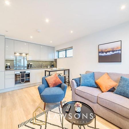 Chic Living By Lawsons Apartment Windsor Exterior photo